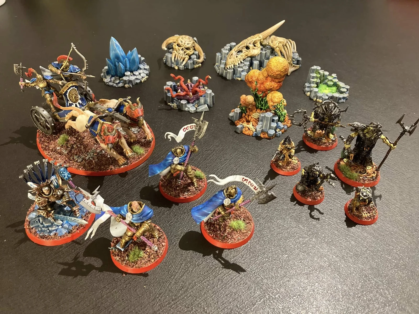 Table Age of Sigmar avec figurines du club