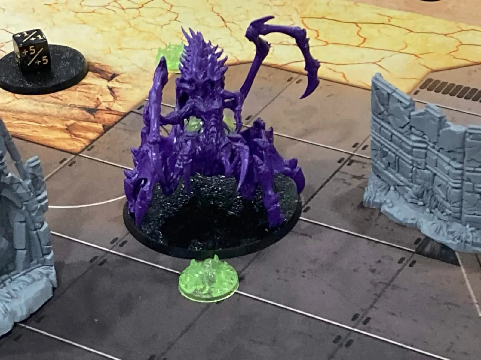 Figurine extraterrestre lors de la bêta StarCraft Tabletop au club